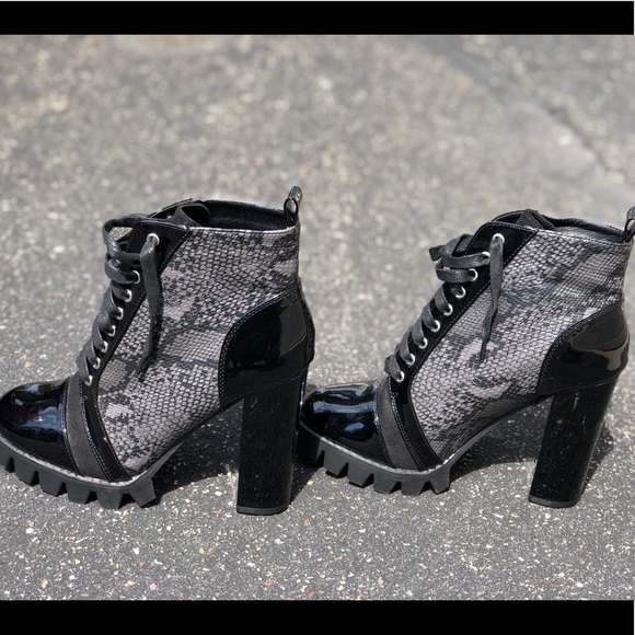 Women’s heel bootie - Picture 4 of 4